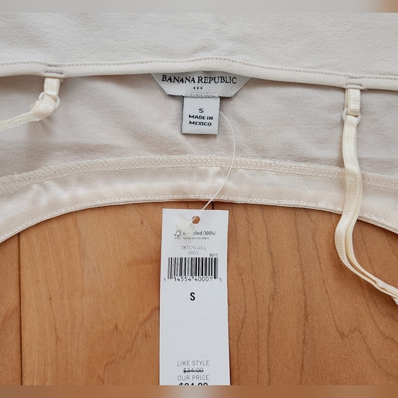 BANANA REPUBLIC white tank top with satin details in size S - Picture 3 of 4